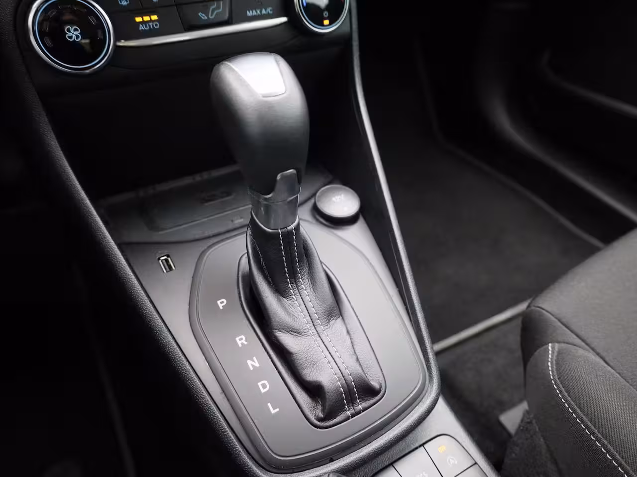 Ford Fiesta 1.0 EcoBoost Hybrid Titanium | AUTOMAAT | Cruise Control | Airco | Draadloos Opladen | Nav