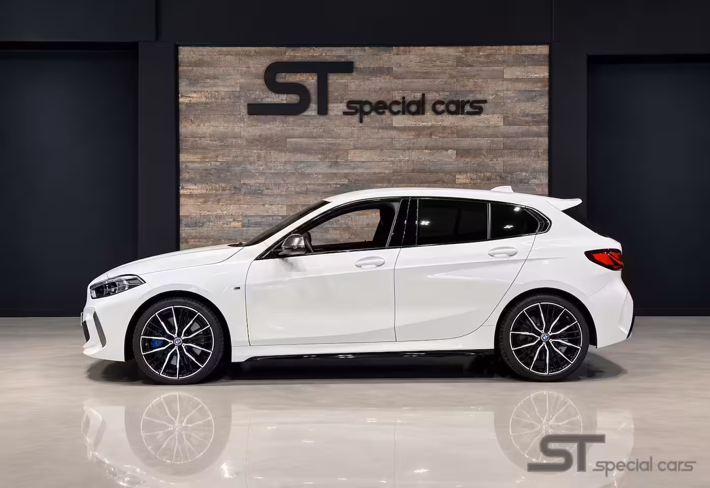 BMW 1-serie M135i xDrive|Harman|HUP|Memory|Leder|Virtual
