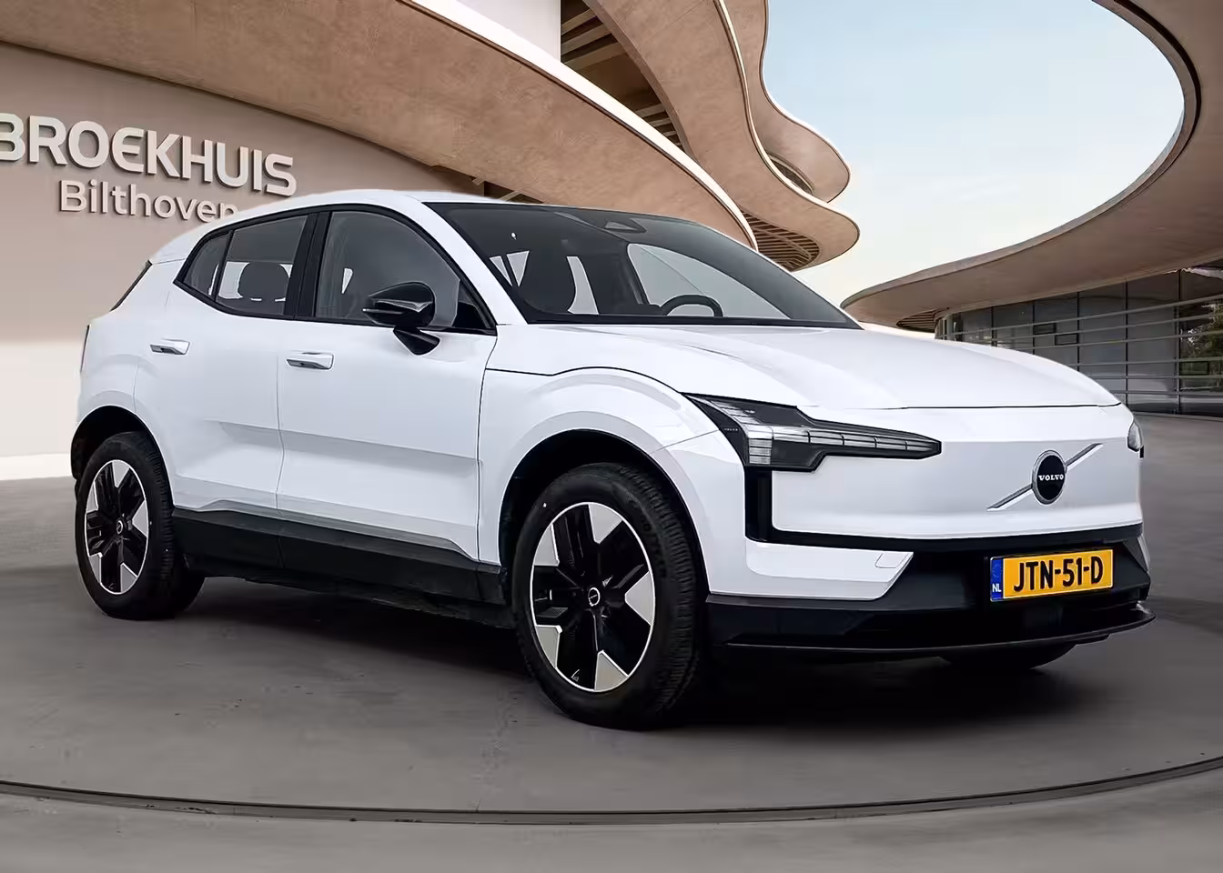 Volvo EX30 Single Motor Plus Europa 51 kWh | Stoel + Stuurverwarming | 18 inch LM Velgen | PDC + came