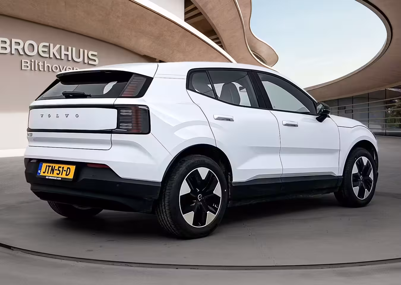 Volvo EX30 Single Motor Plus Europa 51 kWh | Stoel + Stuurverwarming | 18 inch LM Velgen | PDC + came