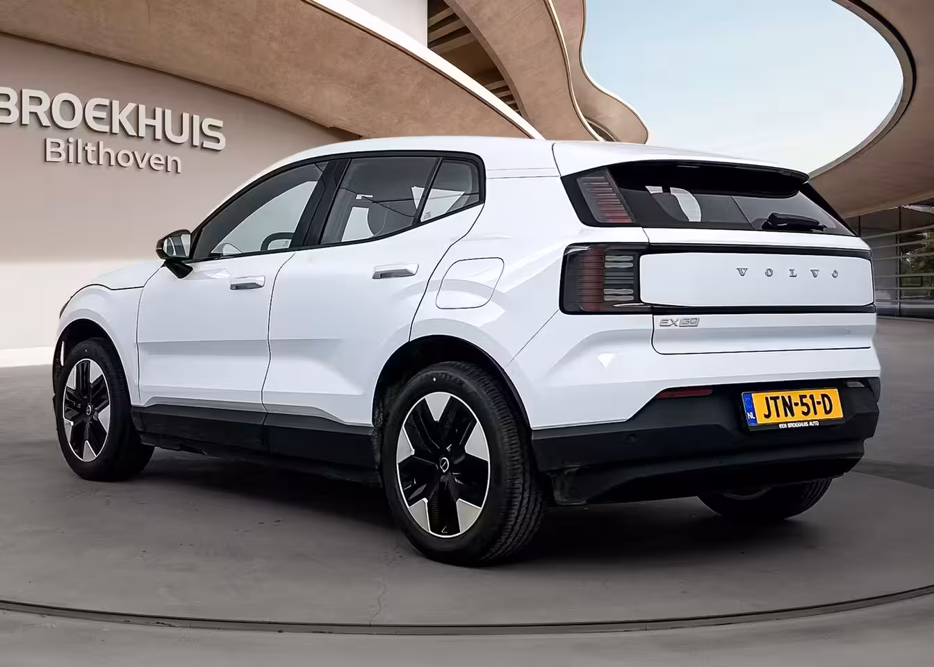 Volvo EX30 Single Motor Plus Europa 51 kWh | Stoel + Stuurverwarming | 18 inch LM Velgen | PDC + came