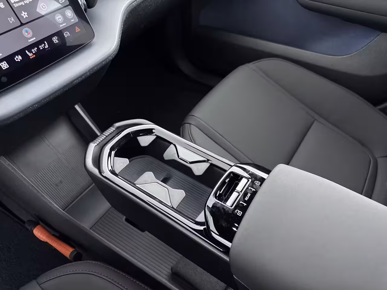 Volvo EX30 Single Motor Plus Europa 51 kWh | Stoel + Stuurverwarming | 18 inch LM Velgen | PDC + came