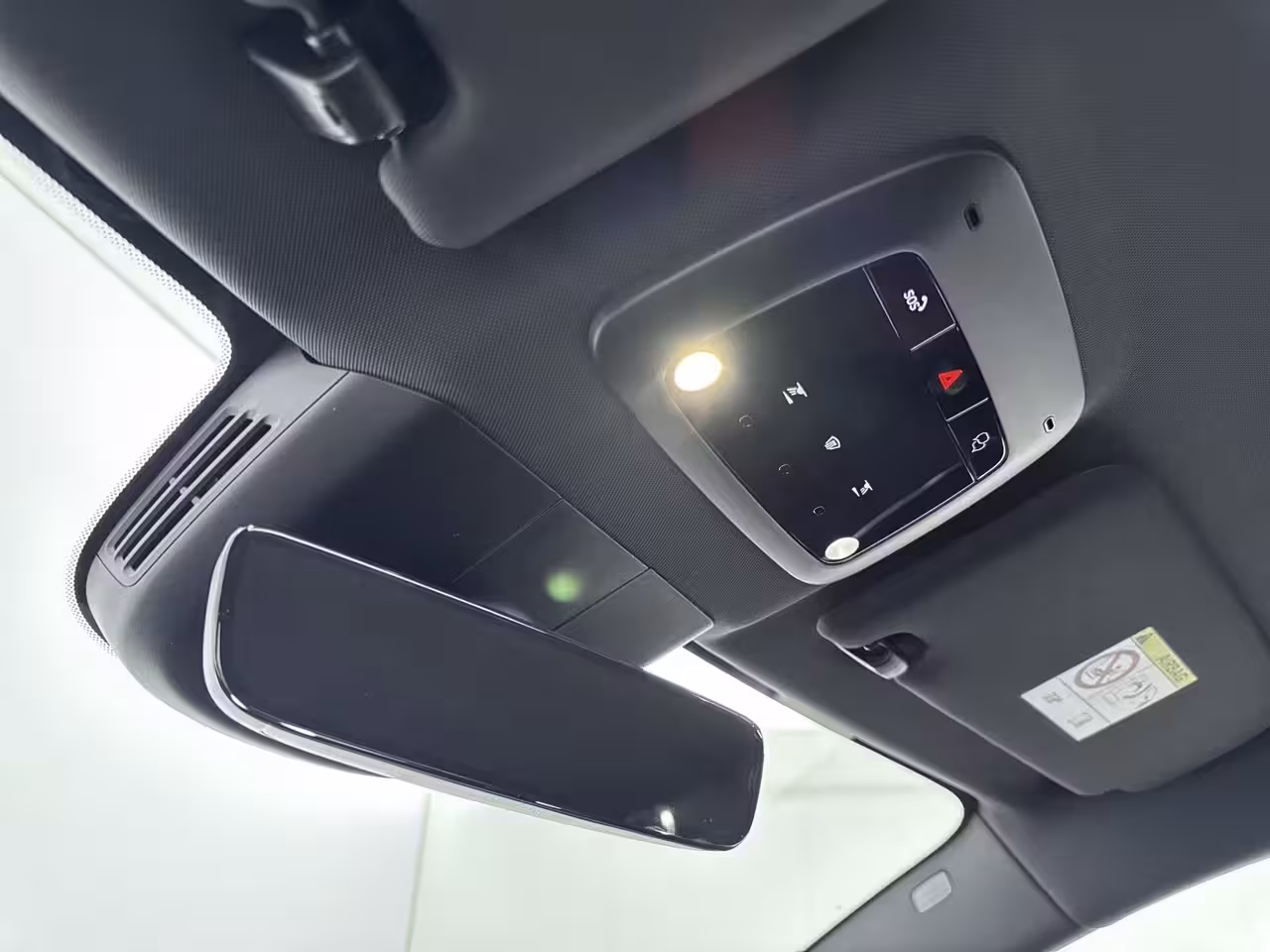 Volvo EX30 Single Motor Plus Europa 51 kWh | Stoel + Stuurverwarming | 18 inch LM Velgen | PDC + came