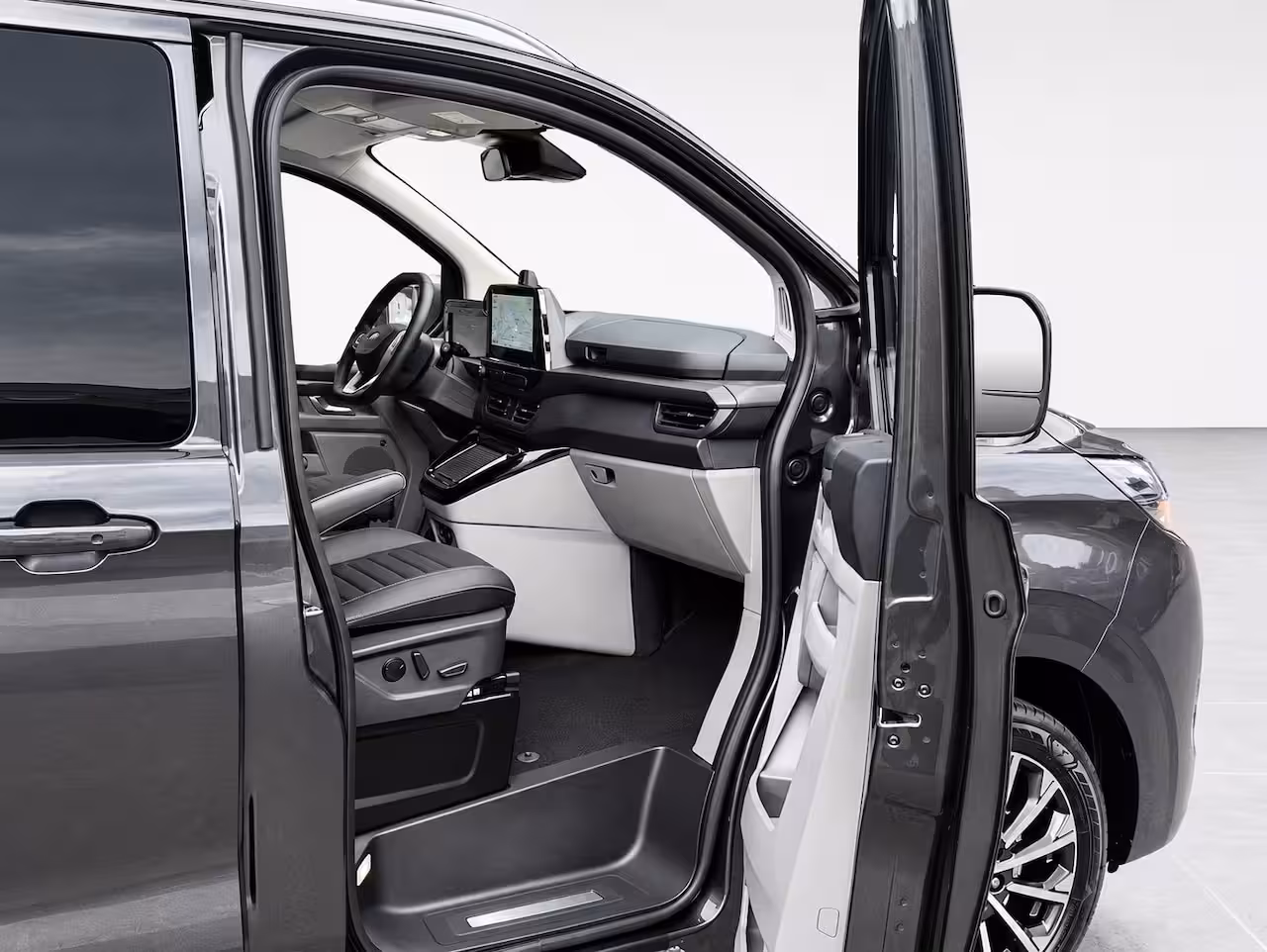 Ford Transit Custom Tourneo 340 2.5 PHEV L2H1 Titanium X 233pk | Elekt. schuifdeuren | Elekt. Trekhaak | B&O Audio | 5