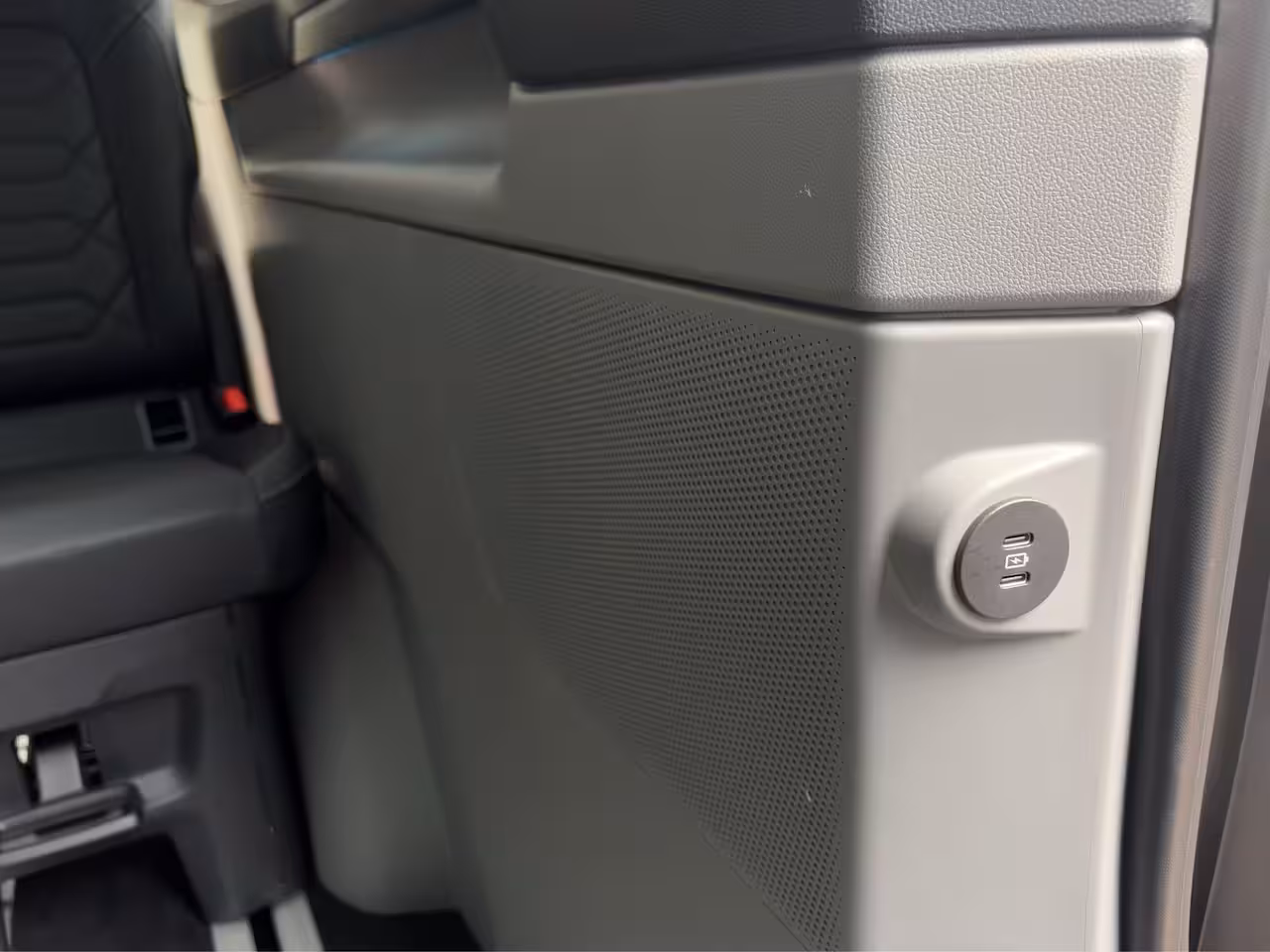 Ford Transit Custom Tourneo 340 2.5 PHEV L2H1 Titanium X 233pk | Elekt. schuifdeuren | Elekt. Trekhaak | B&O Audio | 5