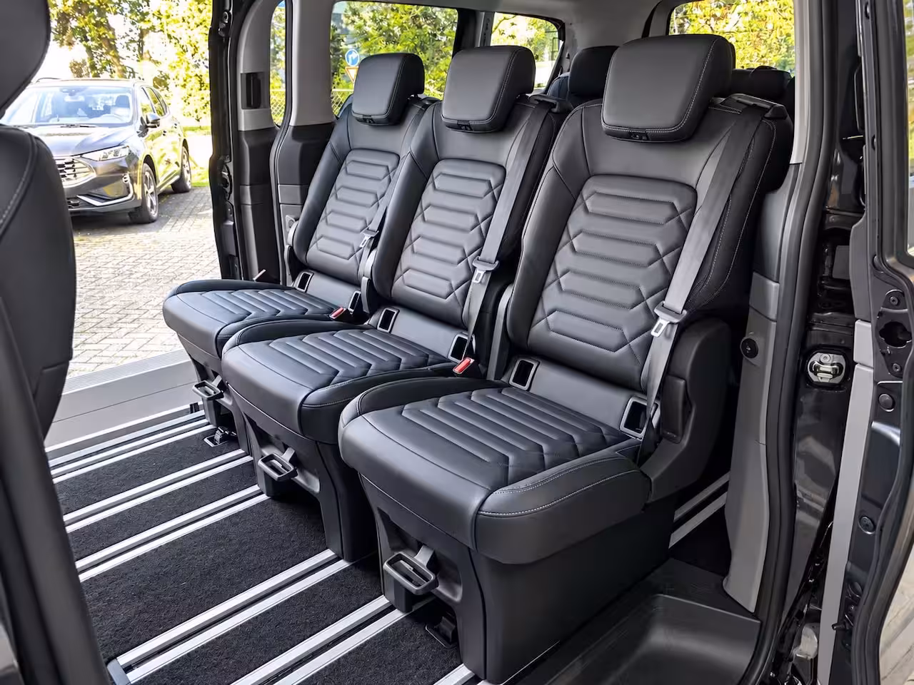 Ford Transit Custom Tourneo 340 2.5 PHEV L2H1 Titanium X 233pk | Elekt. schuifdeuren | Elekt. Trekhaak | B&O Audio | 5