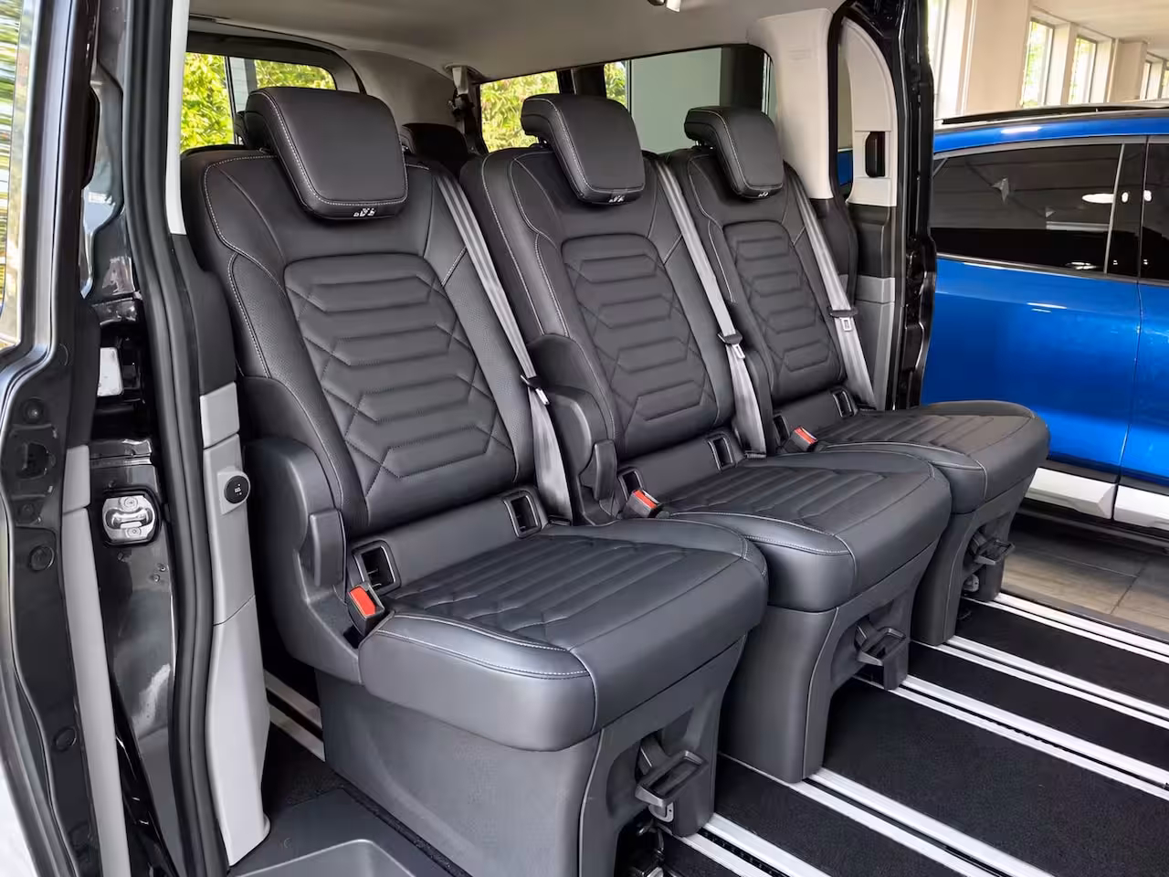Ford Transit Custom Tourneo 340 2.5 PHEV L2H1 Titanium X 233pk | Elekt. schuifdeuren | Elekt. Trekhaak | B&O Audio | 5