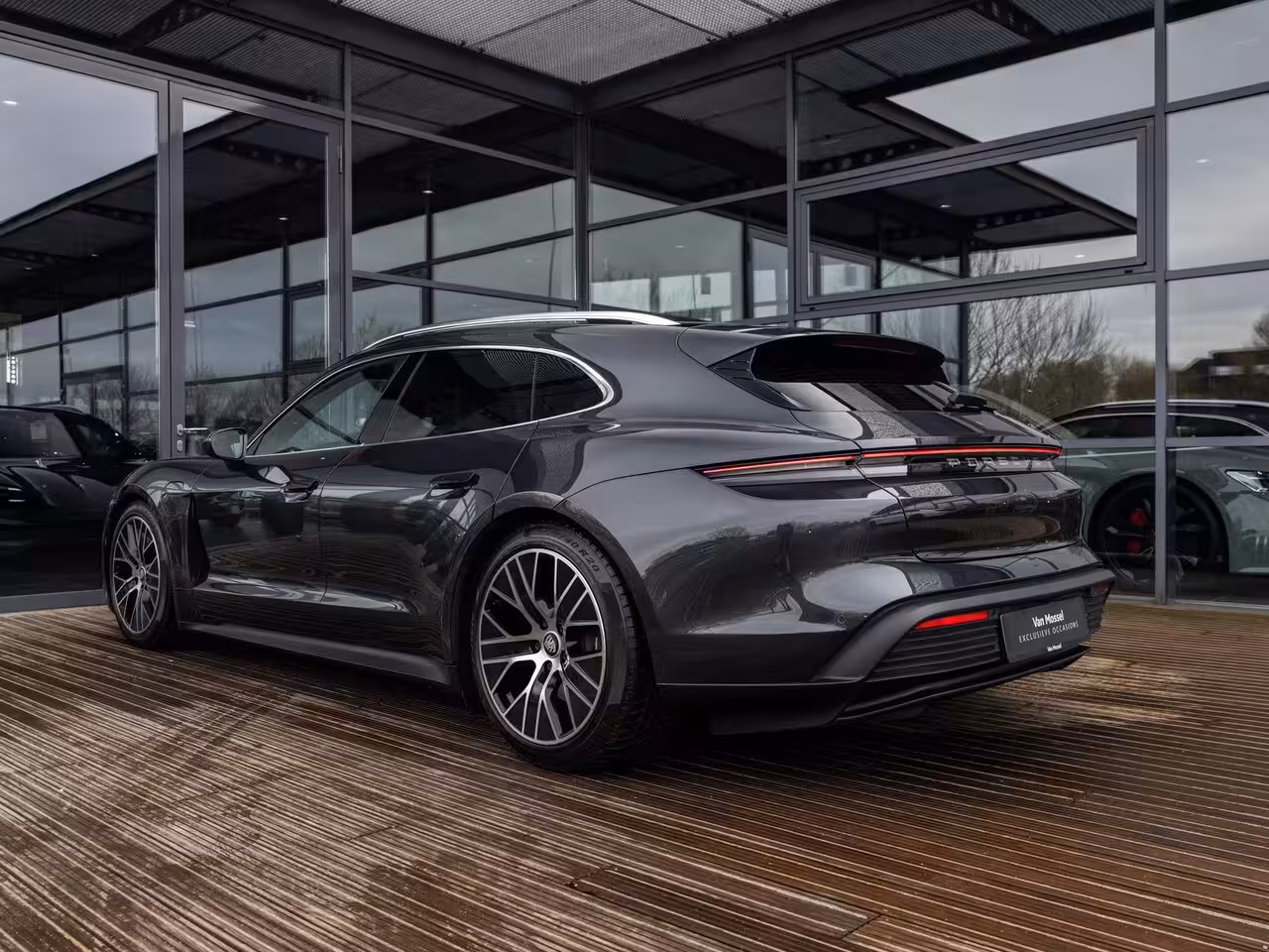 Porsche Taycan Sport Turismo 79 kWh | BOSE | PASM LUCHTVERING | PANORAMADAK | 20 INCH | ACHTERUITRIJCAMERA | WARMTEPOMP