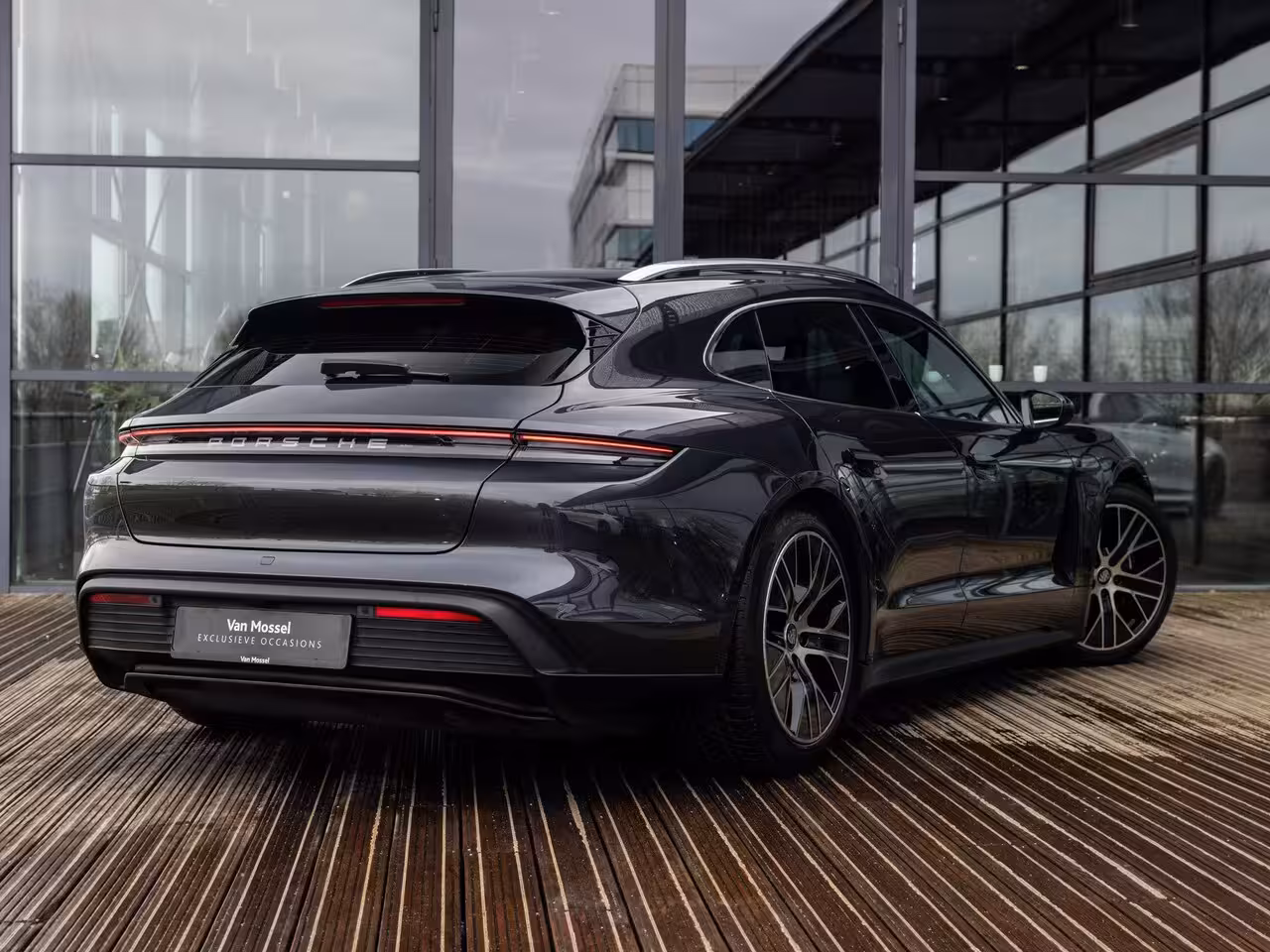 Porsche Taycan Sport Turismo 79 kWh | BOSE | PASM LUCHTVERING | PANORAMADAK | 20 INCH | ACHTERUITRIJCAMERA | WARMTEPOMP
