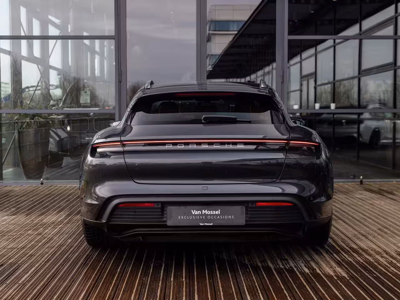 Porsche Taycan Sport Turismo 79 kWh | BOSE | PASM LUCHTVERING | PANORAMADAK | 20 INCH | ACHTERUITRIJCAMERA | WARMTEPOMP