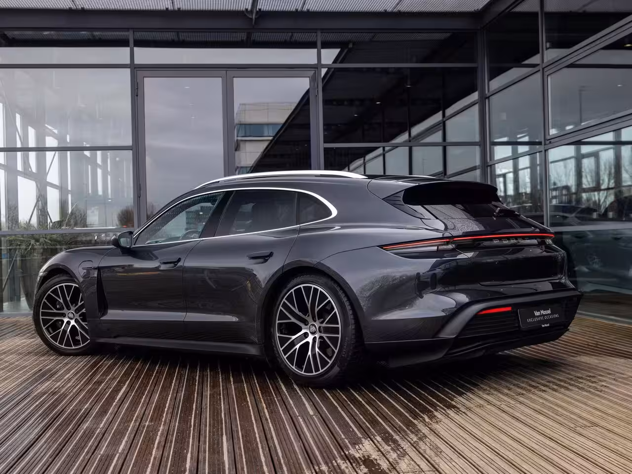 Porsche Taycan Sport Turismo 79 kWh | BOSE | PASM LUCHTVERING | PANORAMADAK | 20 INCH | ACHTERUITRIJCAMERA | WARMTEPOMP