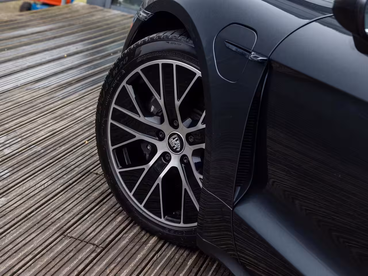 Porsche Taycan Sport Turismo 79 kWh | BOSE | PASM LUCHTVERING | PANORAMADAK | 20 INCH | ACHTERUITRIJCAMERA | WARMTEPOMP