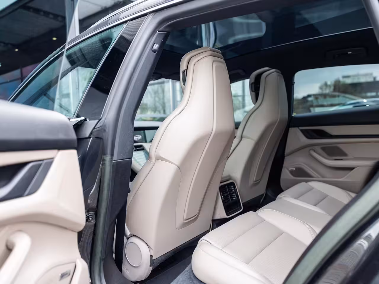 Porsche Taycan Sport Turismo 79 kWh | BOSE | PASM LUCHTVERING | PANORAMADAK | 20 INCH | ACHTERUITRIJCAMERA | WARMTEPOMP