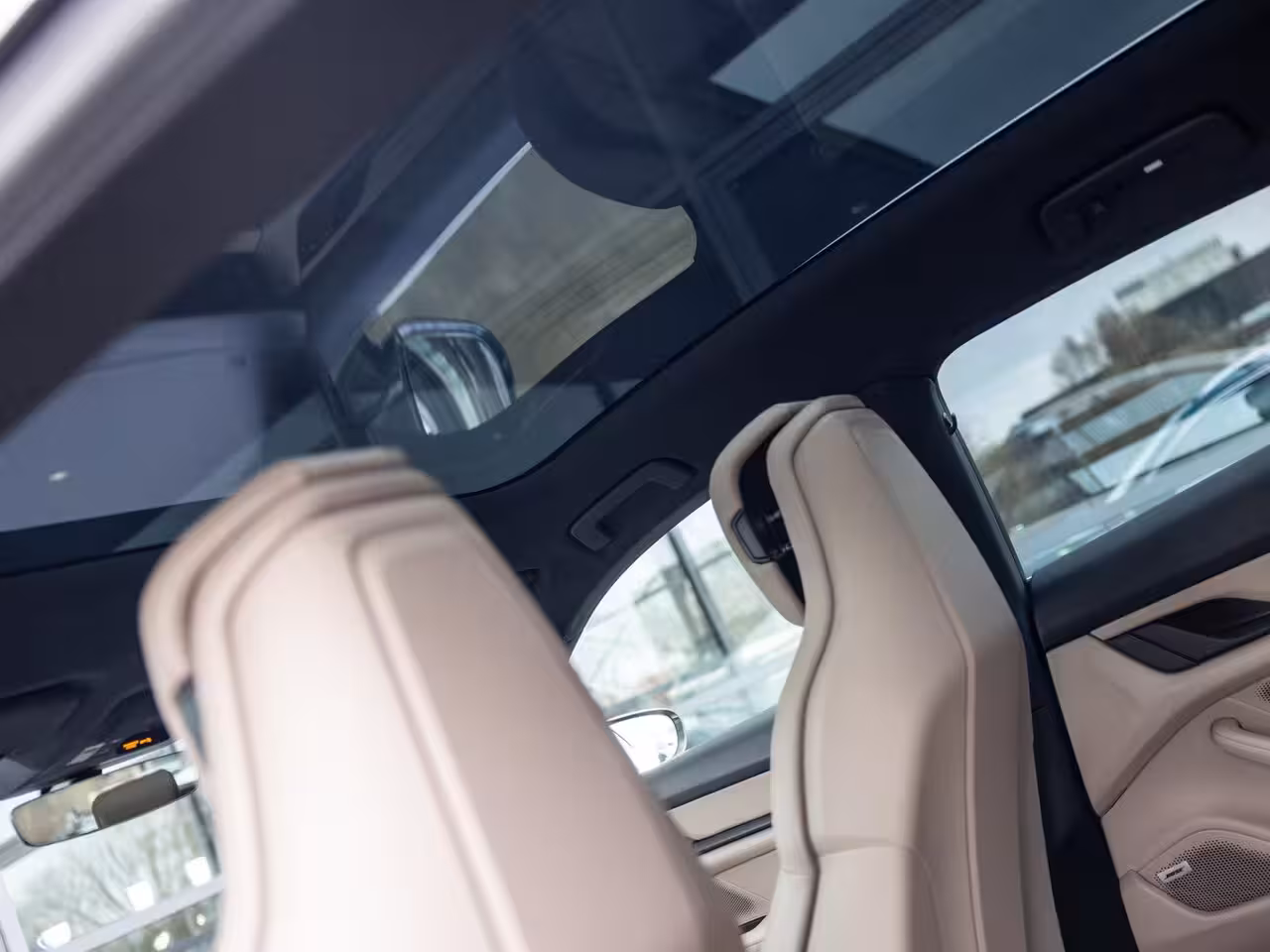 Porsche Taycan Sport Turismo 79 kWh | BOSE | PASM LUCHTVERING | PANORAMADAK | 20 INCH | ACHTERUITRIJCAMERA | WARMTEPOMP