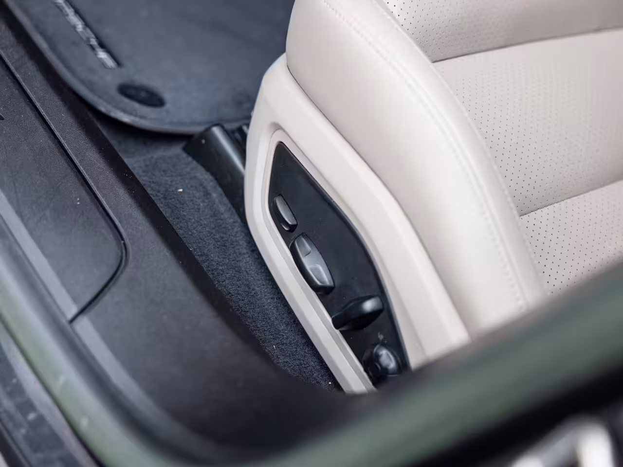 Porsche Taycan Sport Turismo 79 kWh | BOSE | PASM LUCHTVERING | PANORAMADAK | 20 INCH | ACHTERUITRIJCAMERA | WARMTEPOMP