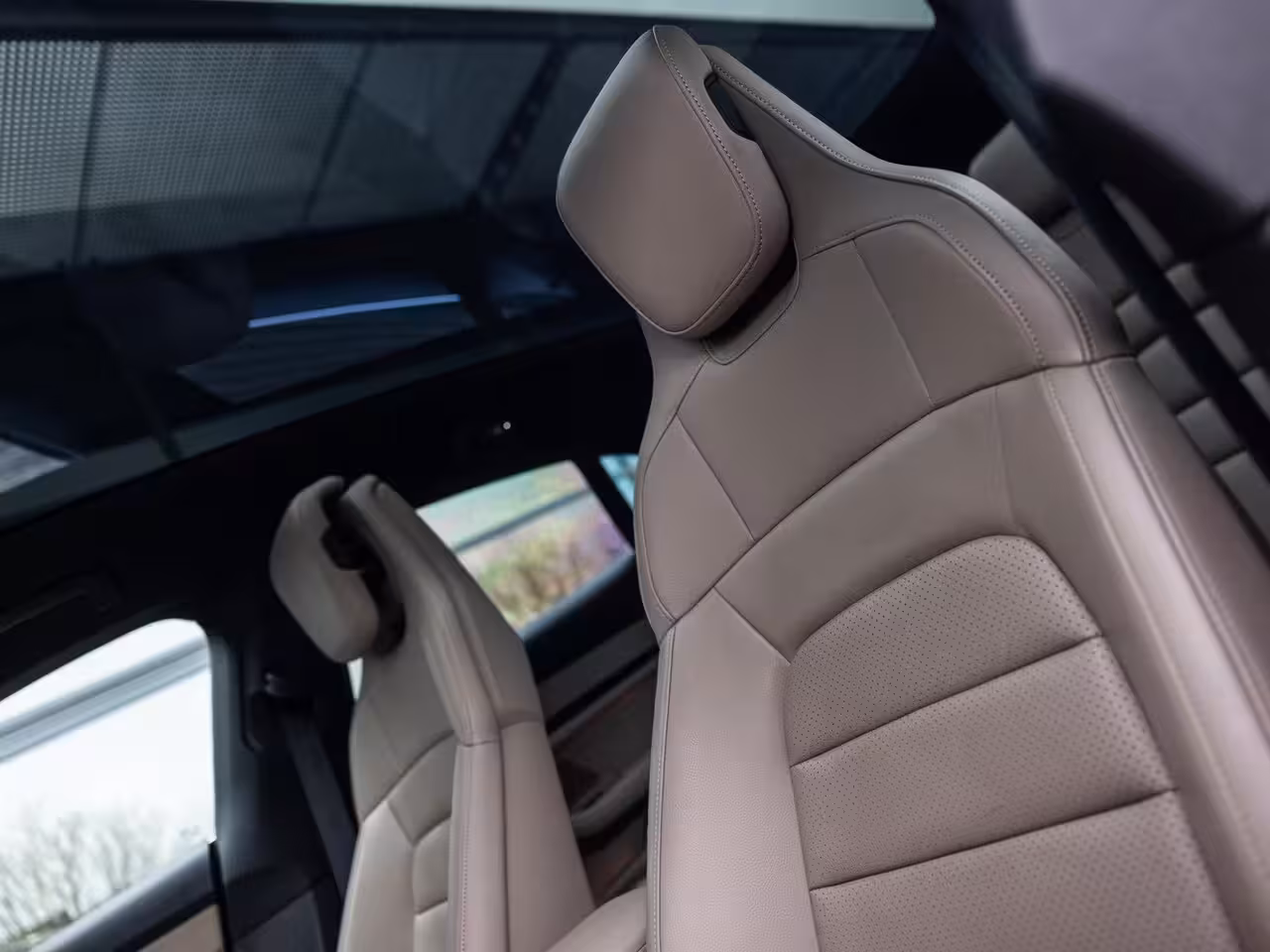 Porsche Taycan Sport Turismo 79 kWh | BOSE | PASM LUCHTVERING | PANORAMADAK | 20 INCH | ACHTERUITRIJCAMERA | WARMTEPOMP