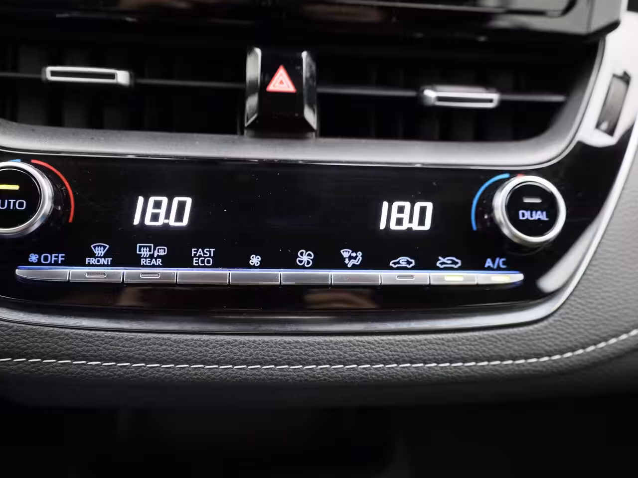 Toyota Corolla 1.8 Hybrid Business | Achteruitrijcamera | Climat Control | Apple Carplay