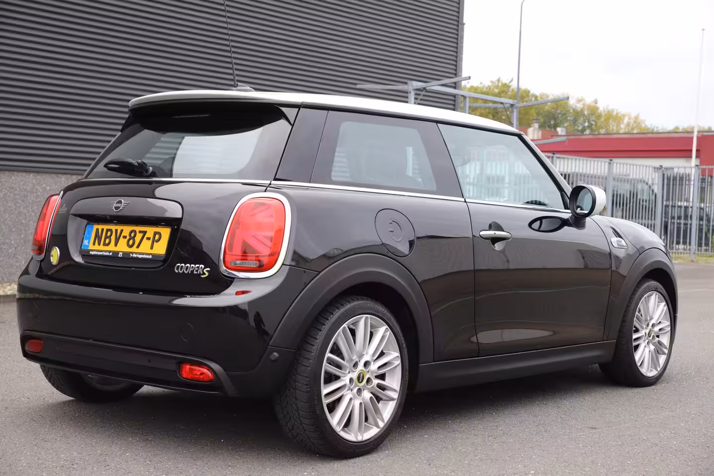 Mini Electric SE 184pk 33 kWh/ Led/Carplay/W-pomp/3-Fase/Premium audio/17"