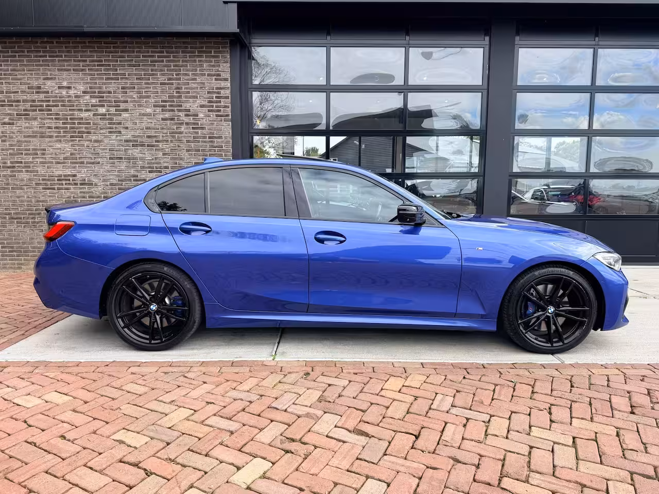 BMW 3-serie 320i High Executive Edition | M-pakket | Leer | Schuif/kantel dak | LED |