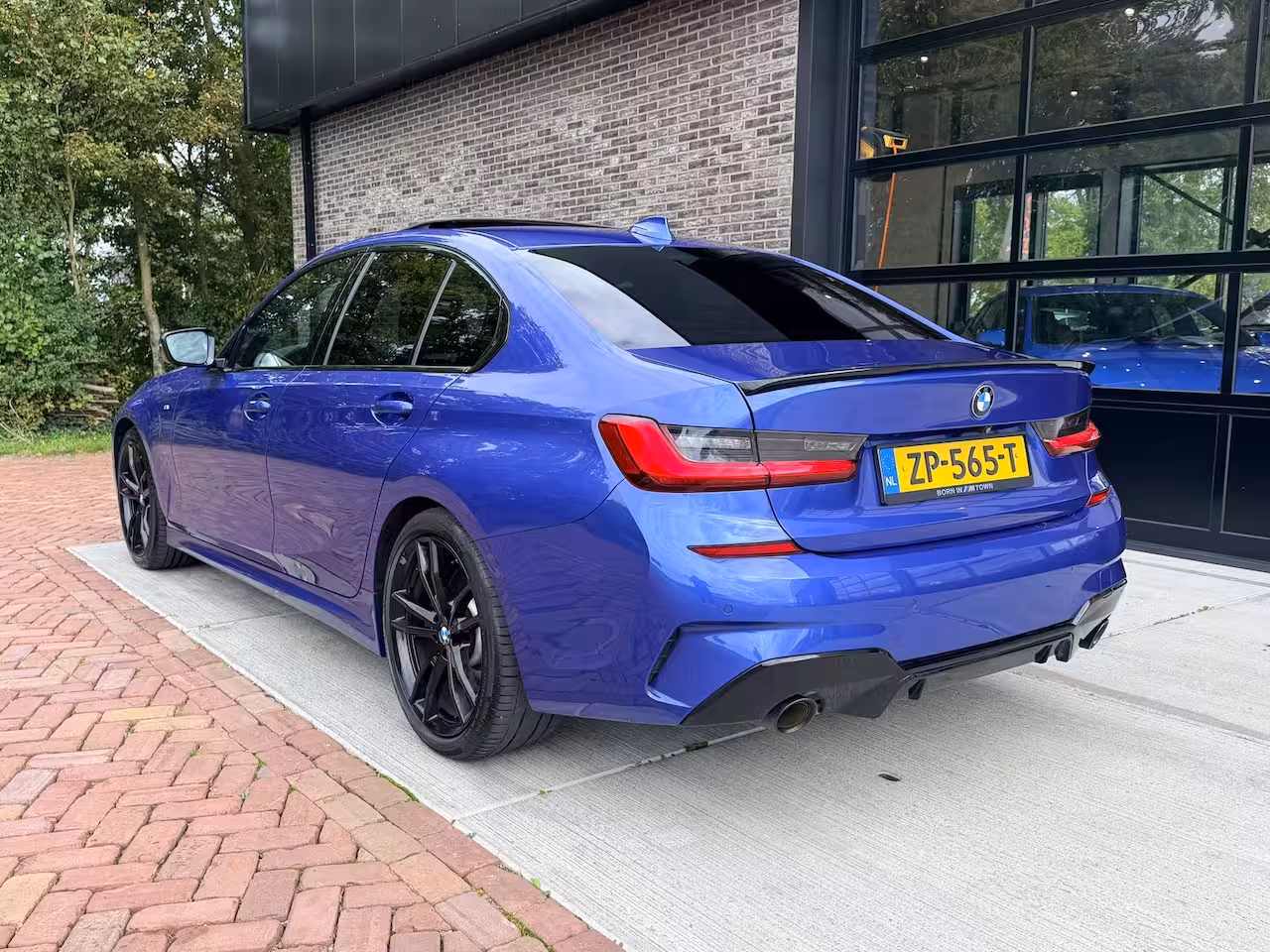 BMW 3-serie 320i High Executive Edition | M-pakket | Leer | Schuif/kantel dak | LED |