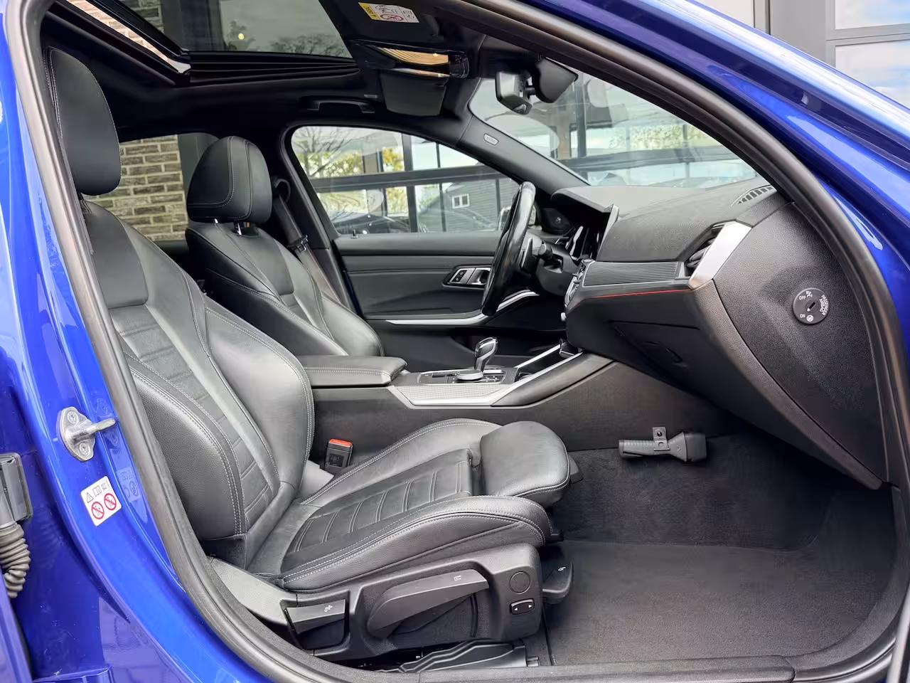 BMW 3-serie 320i High Executive Edition | M-pakket | Leer | Schuif/kantel dak | LED |