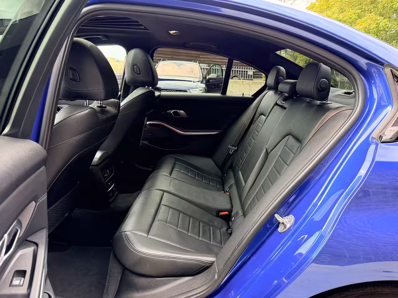 BMW 3-serie 320i High Executive Edition | M-pakket | Leer | Schuif/kantel dak | LED |