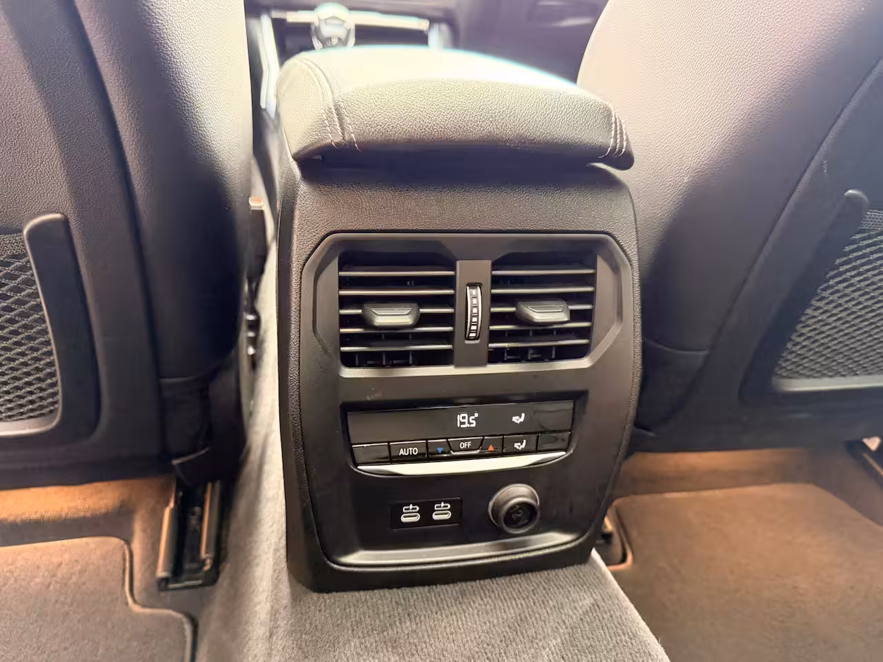 BMW 3-serie 320i High Executive Edition | M-pakket | Leer | Schuif/kantel dak | LED |