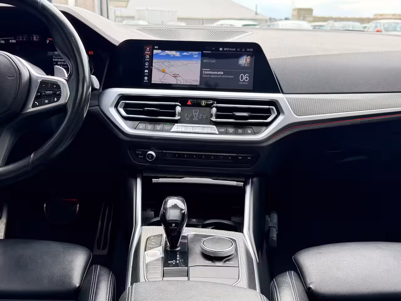 BMW 3-serie 320i High Executive Edition | M-pakket | Leer | Schuif/kantel dak | LED |