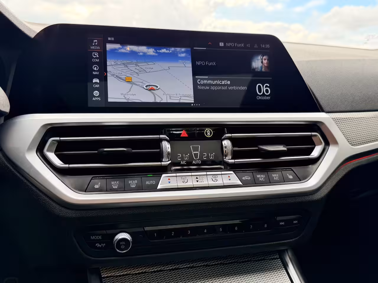 BMW 3-serie 320i High Executive Edition | M-pakket | Leer | Schuif/kantel dak | LED |