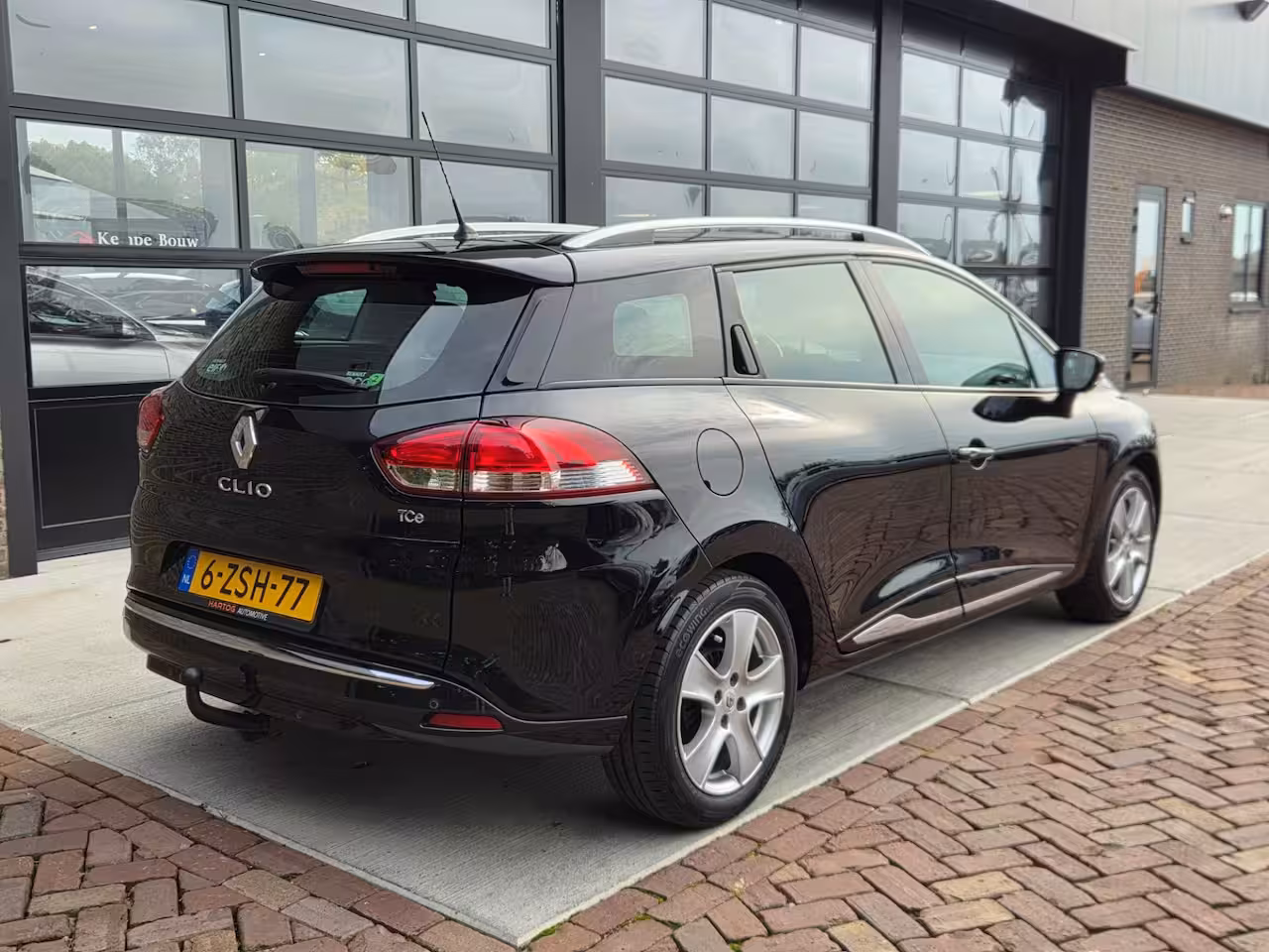 Renault Clio Estate 0.9 TCe Expression | Trekhaak | Navigatie