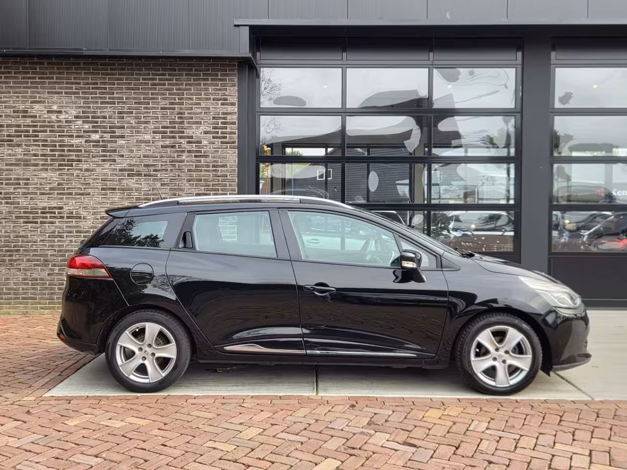 Renault Clio Estate 0.9 TCe Expression | Trekhaak | Navigatie