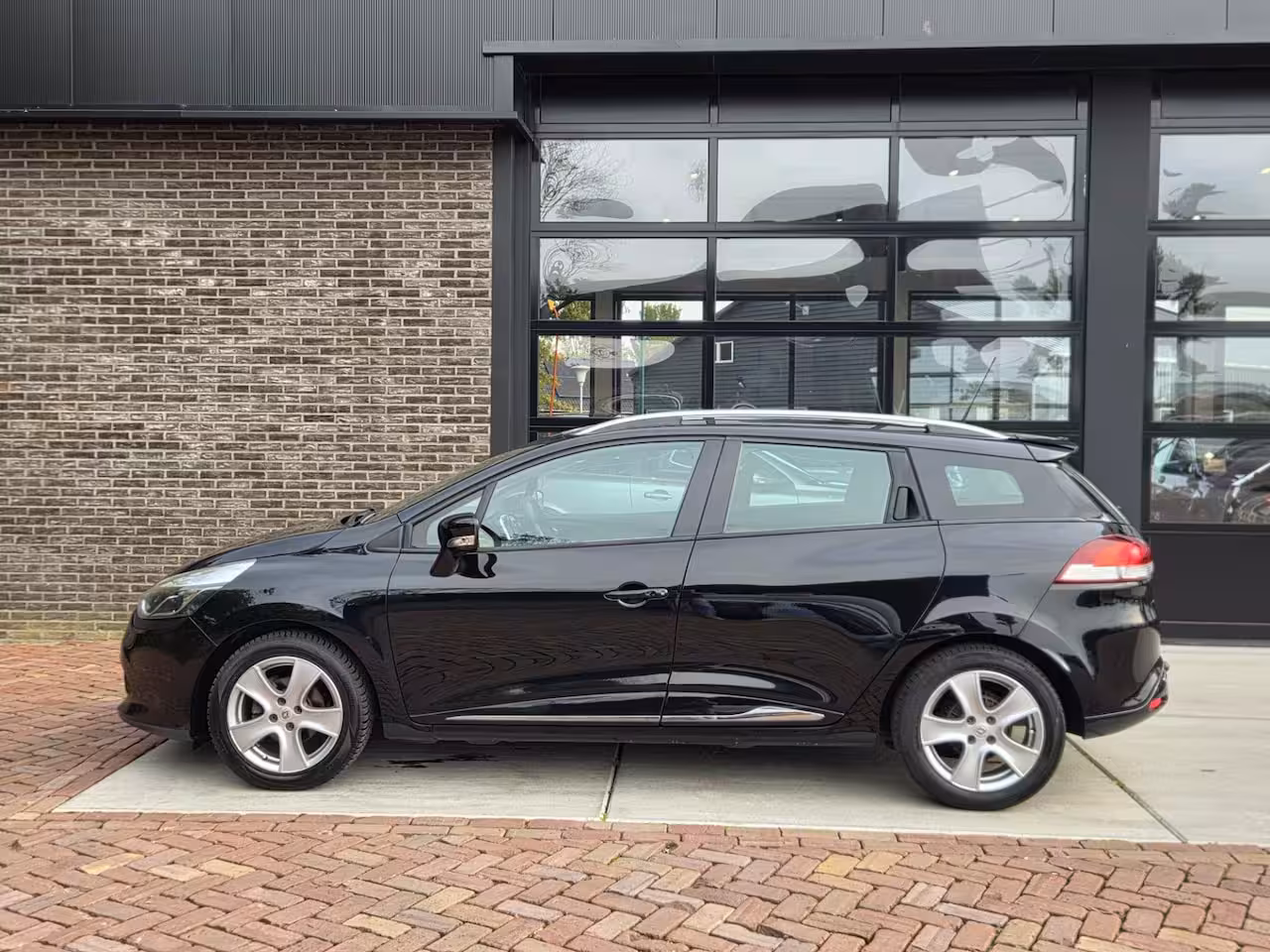 Renault Clio Estate 0.9 TCe Expression | Trekhaak | Navigatie