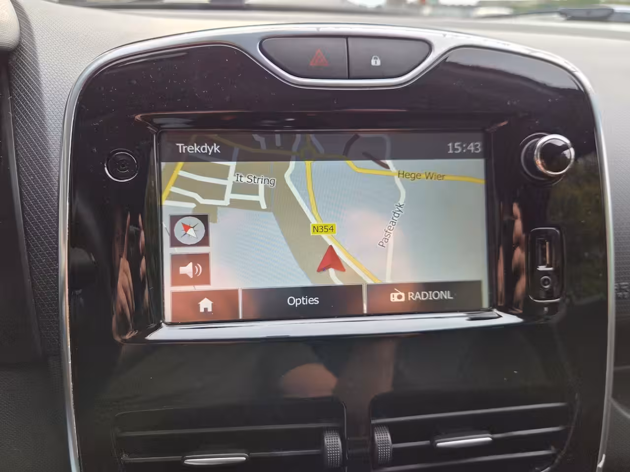 Renault Clio Estate 0.9 TCe Expression | Trekhaak | Navigatie