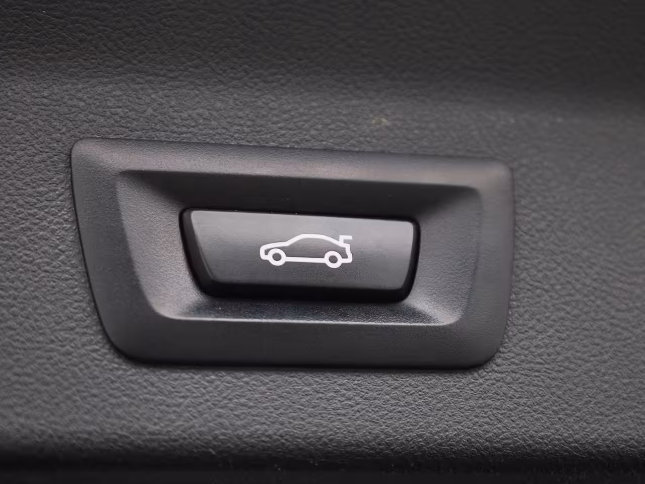 BMW iX3 Executive | 97% SOH | M-SPORT | TREKHAAK | PANORAMA- SCHUIFDAK | LEER | ACHTERUITRIJCAMERA