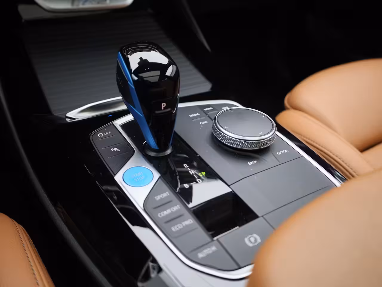 BMW iX3 Executive | 97% SOH | M-SPORT | TREKHAAK | PANORAMA- SCHUIFDAK | LEER | ACHTERUITRIJCAMERA