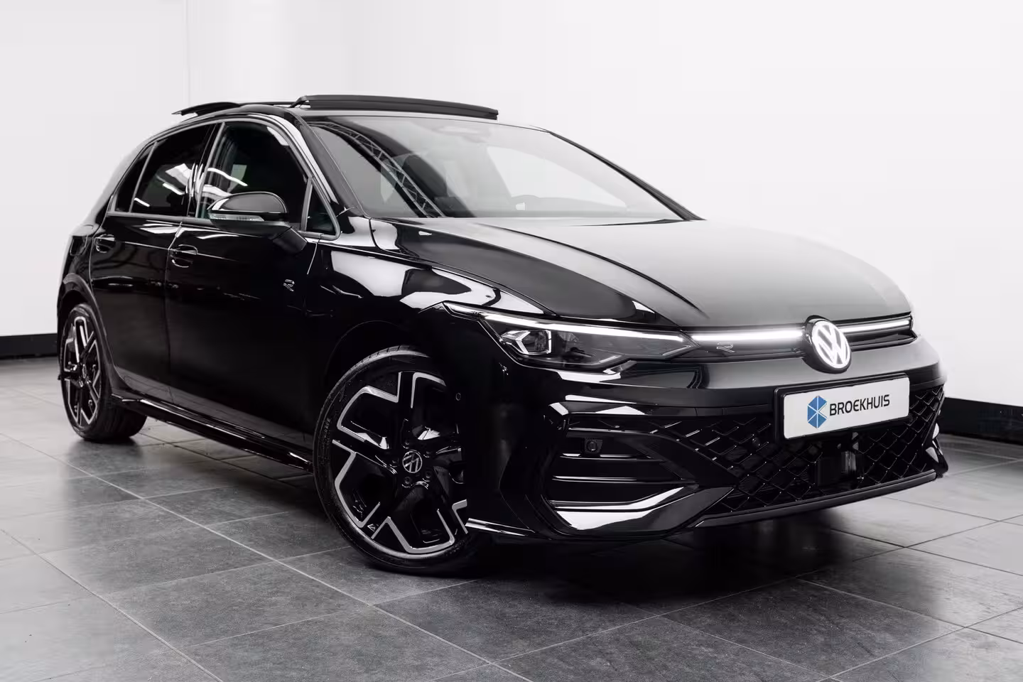 Volkswagen Golf Plus 1.5 eTSI 150PK R-Line | 360 camera | Schuif-kanteldak | R-Line stoelen | Sportonderstel |