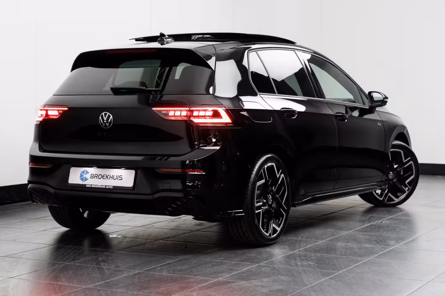 Volkswagen Golf Plus 1.5 eTSI 150PK R-Line | 360 camera | Schuif-kanteldak | R-Line stoelen | Sportonderstel |