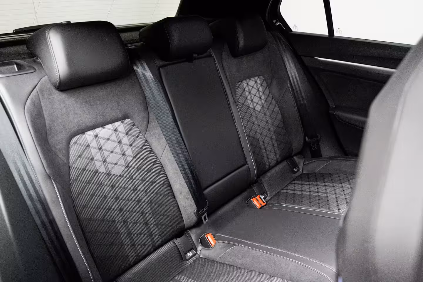 Volkswagen Golf Plus 1.5 eTSI 150PK R-Line | 360 camera | Schuif-kanteldak | R-Line stoelen | Sportonderstel |
