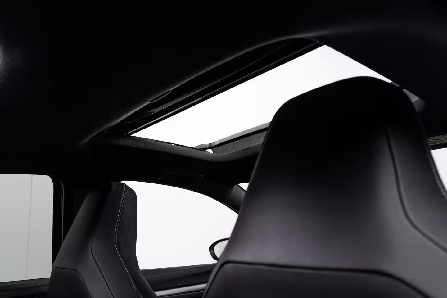 Volkswagen Golf Plus 1.5 eTSI 150PK R-Line | 360 camera | Schuif-kanteldak | R-Line stoelen | Sportonderstel |