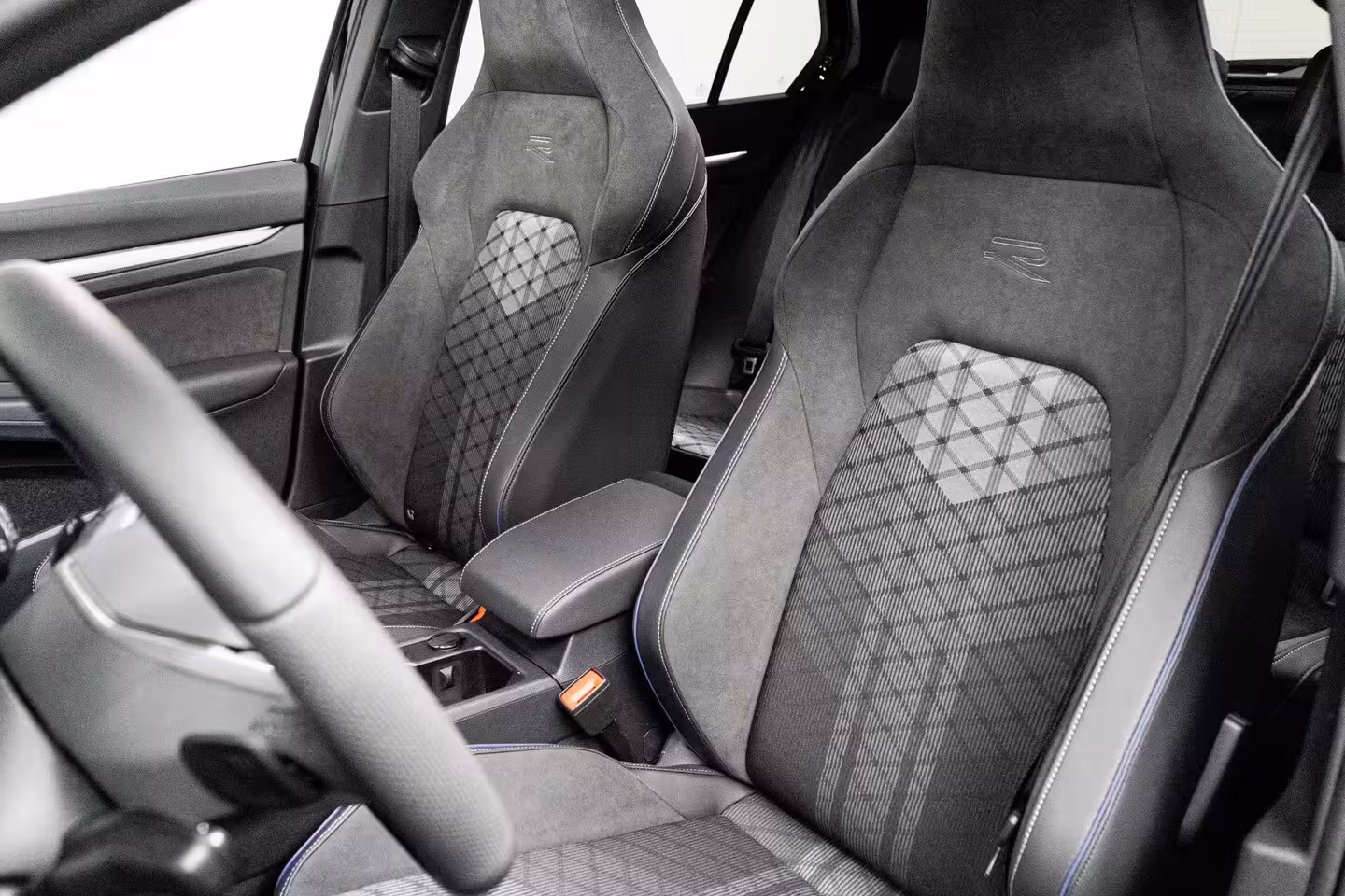 Volkswagen Golf Plus 1.5 eTSI 150PK R-Line | 360 camera | Schuif-kanteldak | R-Line stoelen | Sportonderstel |