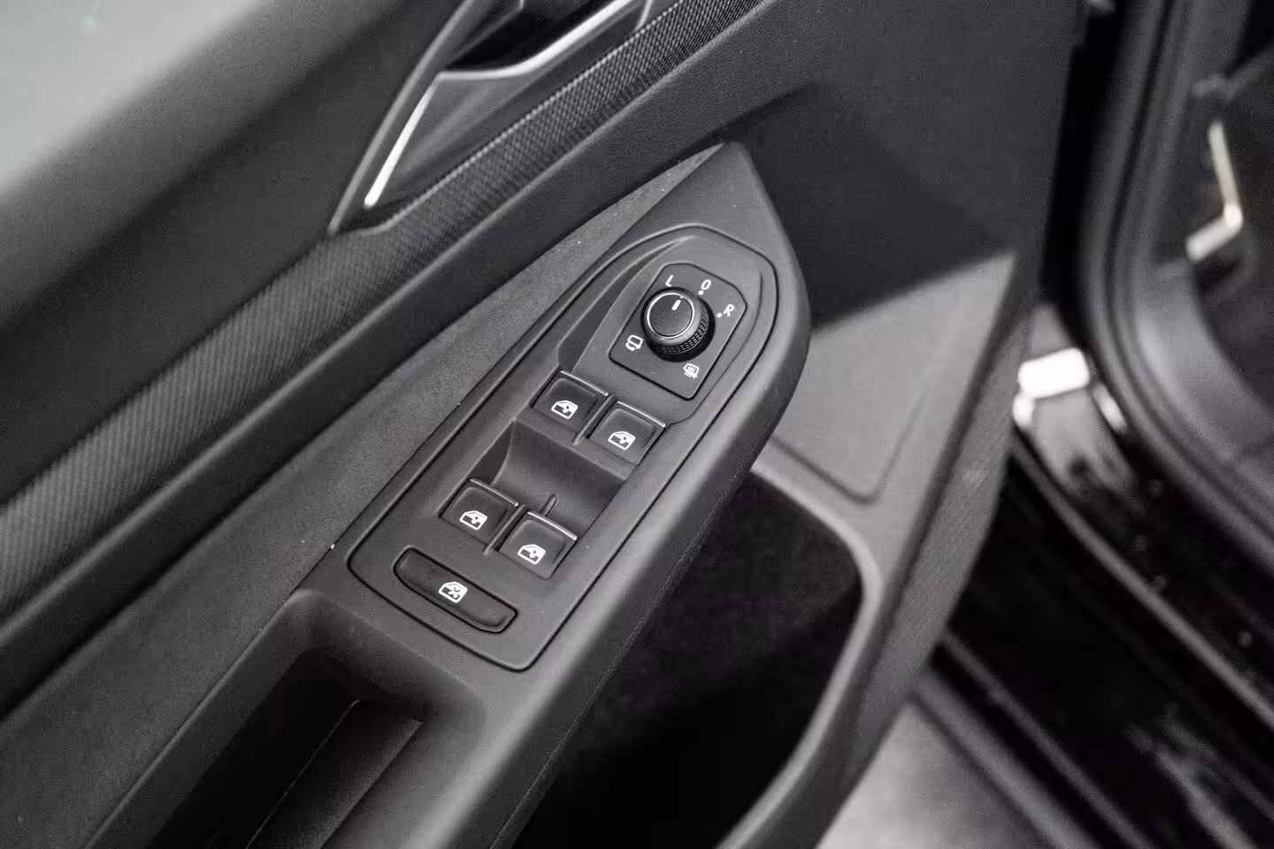 Volkswagen Golf Plus 1.5 eTSI 150PK R-Line | 360 camera | Schuif-kanteldak | R-Line stoelen | Sportonderstel |