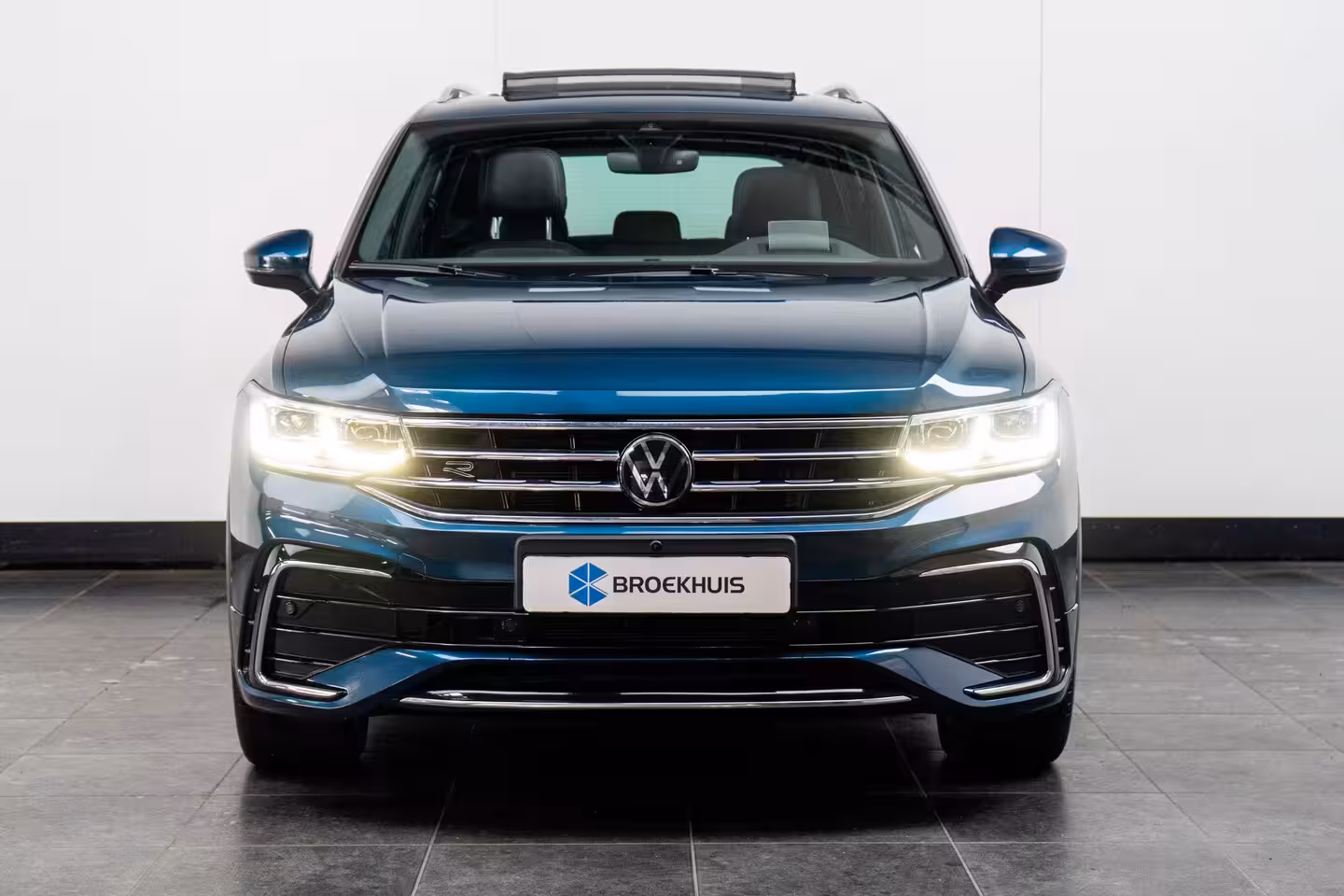 Volkswagen Tiguan 1.4 eHybrid 245 pk R-Line Business 6-DSG | Panoramadak | Rondomzicht camera | Cruise contr