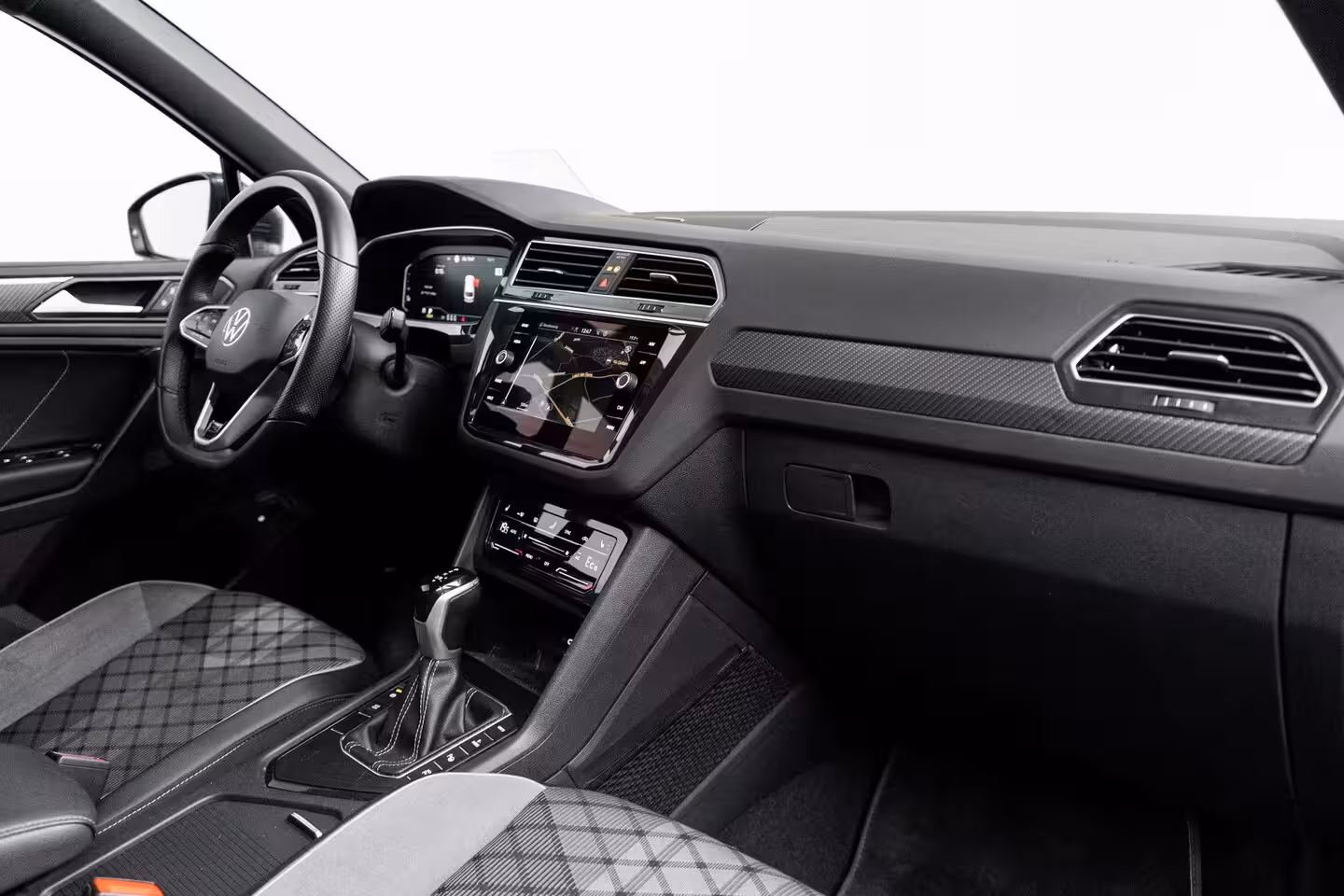 Volkswagen Tiguan 1.4 eHybrid 245 pk R-Line Business 6-DSG | Panoramadak | Rondomzicht camera | Cruise contr