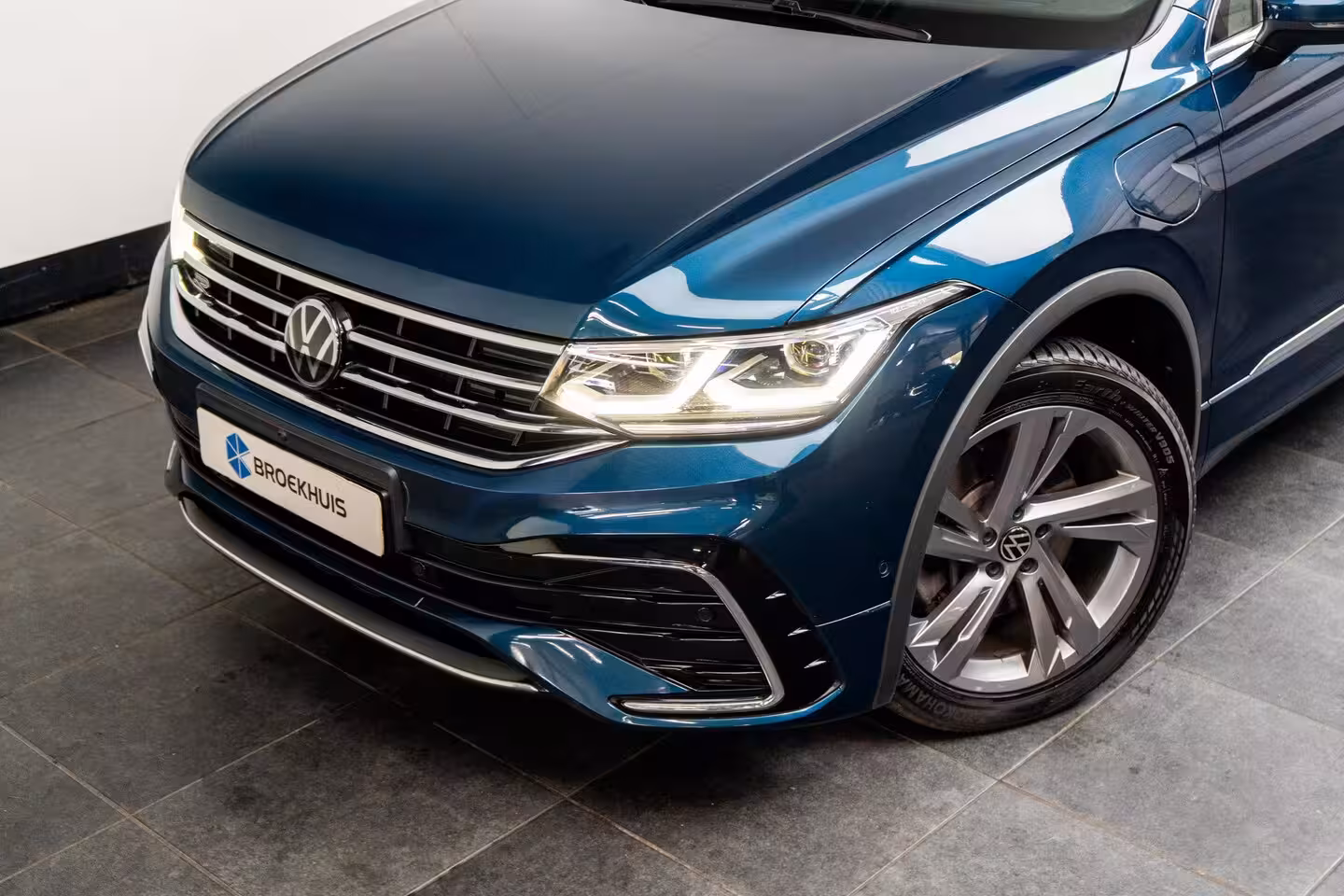 Volkswagen Tiguan 1.4 eHybrid 245 pk R-Line Business 6-DSG | Panoramadak | Rondomzicht camera | Cruise contr
