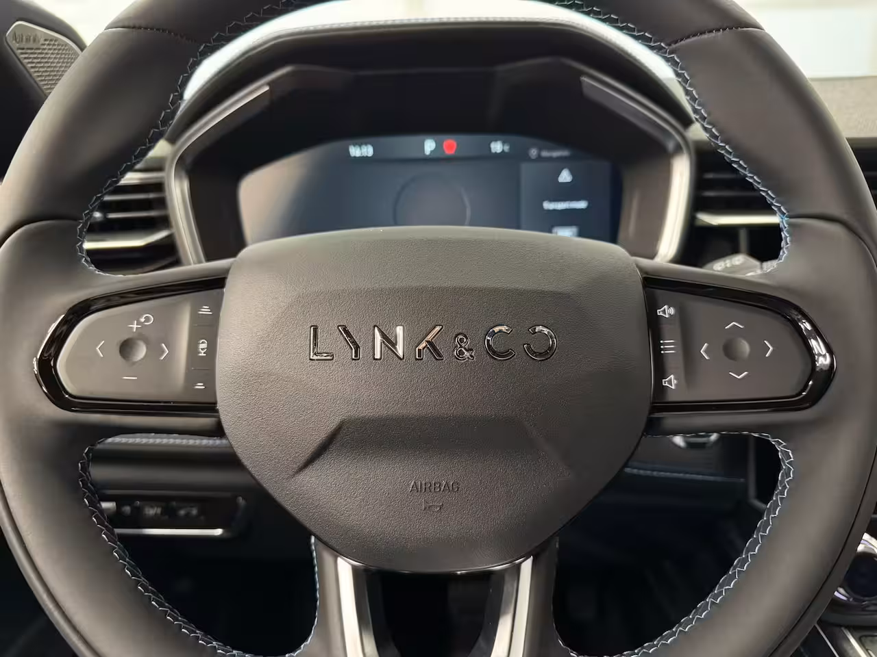 Lynk & Co 01 1.5| trekhaak | allseasons | stuurverwarming | | Airco (automatisch) | Apple Carplay/Andro