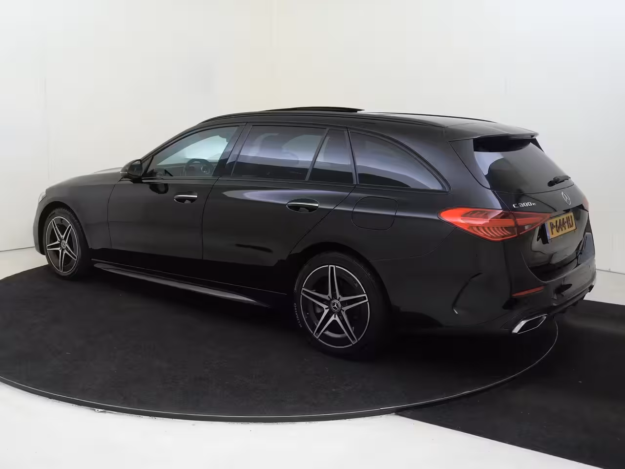Mercedes-Benz C-klasse Estate 300 e AMG Line / Panoramadak/ Night/ Memory/ Digital Light