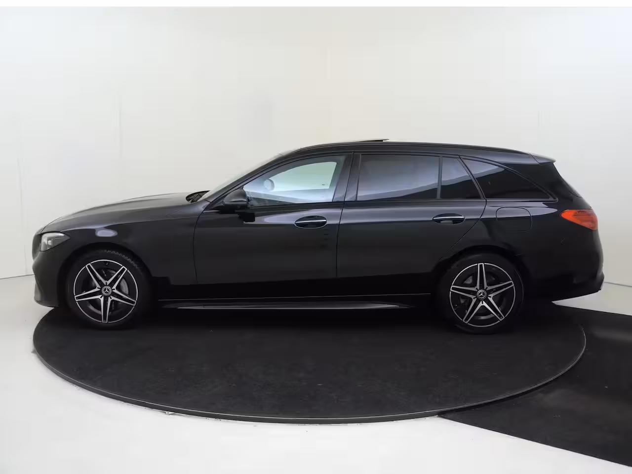 Mercedes-Benz C-klasse Estate 300 e AMG Line / Panoramadak/ Night/ Memory/ Digital Light