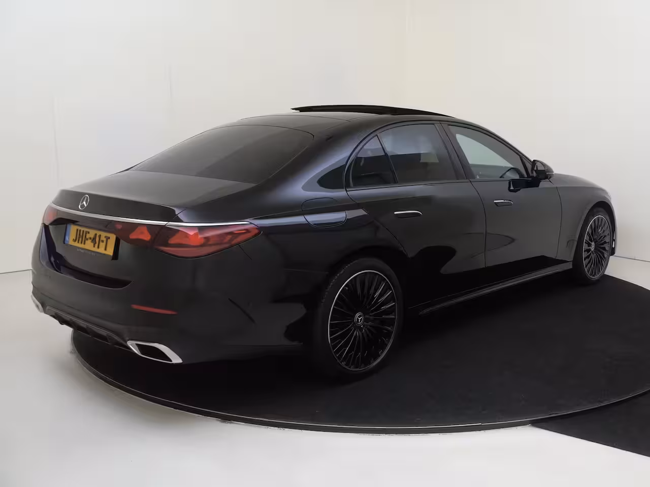 Mercedes-Benz E-klasse 300 e Sport Edition Panoramadak / Rijassistentiepakket / 360 camera / Sluitbekrachtiging