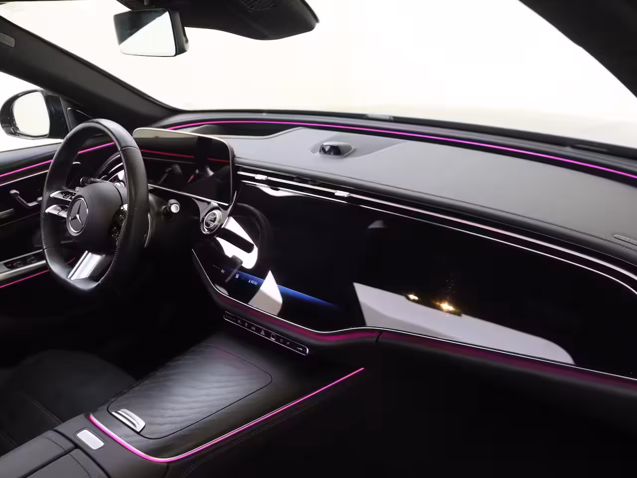 Mercedes-Benz E-klasse 300 e Sport Edition Panoramadak / Rijassistentiepakket / 360 camera / Sluitbekrachtiging