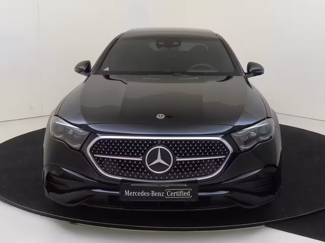 Mercedes-Benz E-klasse 300 e Sport Edition Panoramadak / Rijassistentiepakket / 360 camera / Sluitbekrachtiging